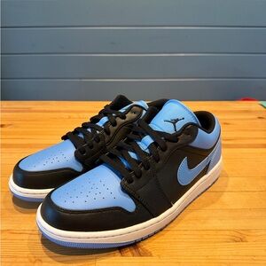 Nike Jordan 1 low Men’s size 9.5